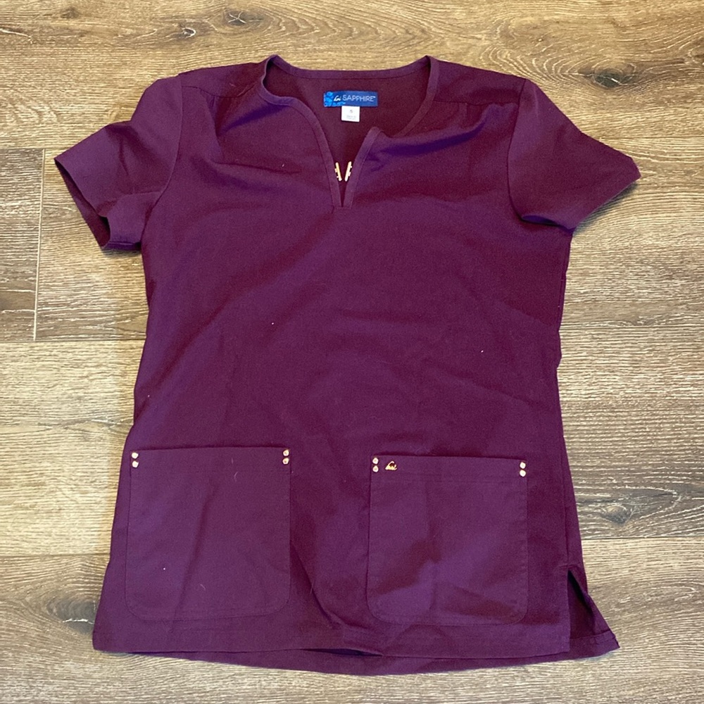 Koi sapphire scrub‎ top small